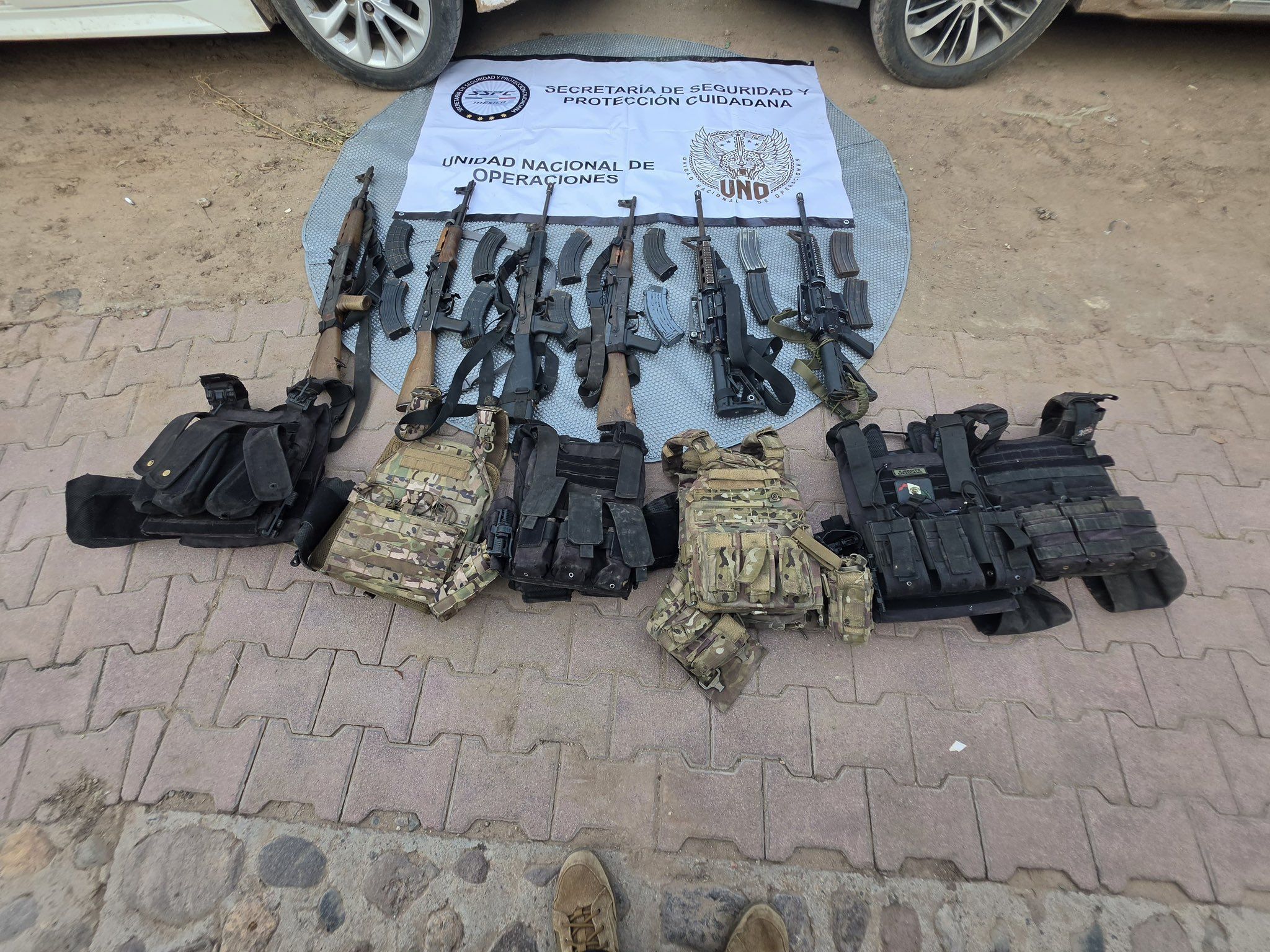 Golpe operativo en Mazatlán: aseguran armas, explosivos y 415 pastillas de fentanilo