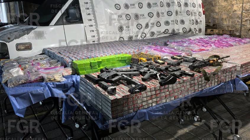 Iban de Chihuahua a Jalisco con arsenal oculto en una traila; los detienen en Aguascalientes
