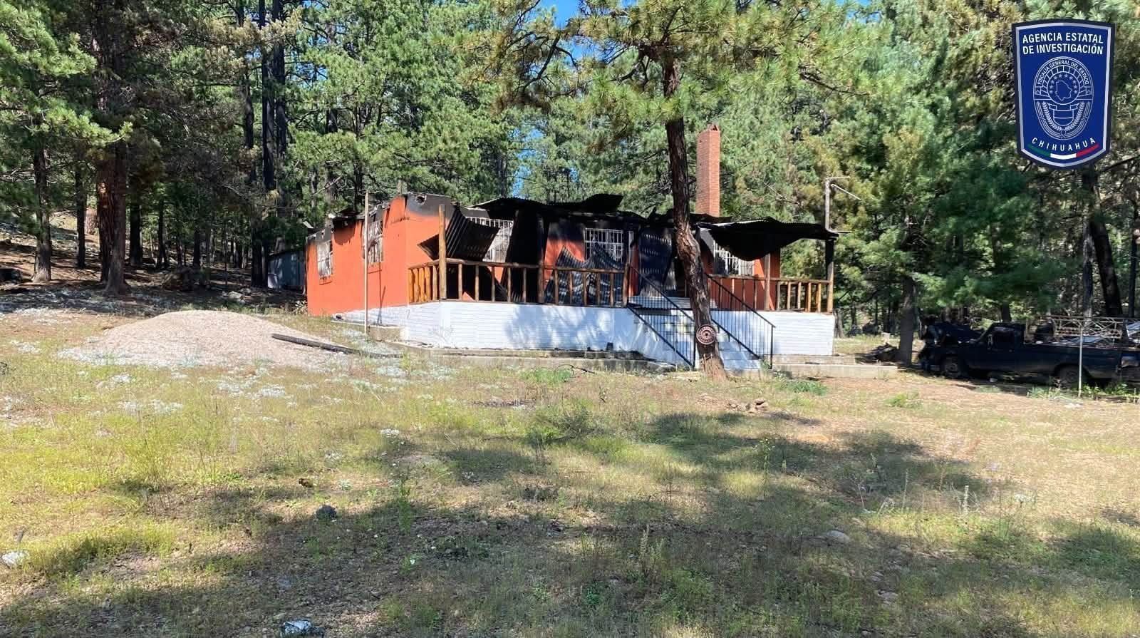 Arden dos casas y nueve vehículos en ranchería de Madera