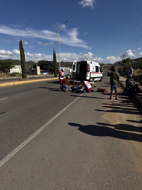 Con severas lesiones termina peatón tras fuerte atropello en Parral