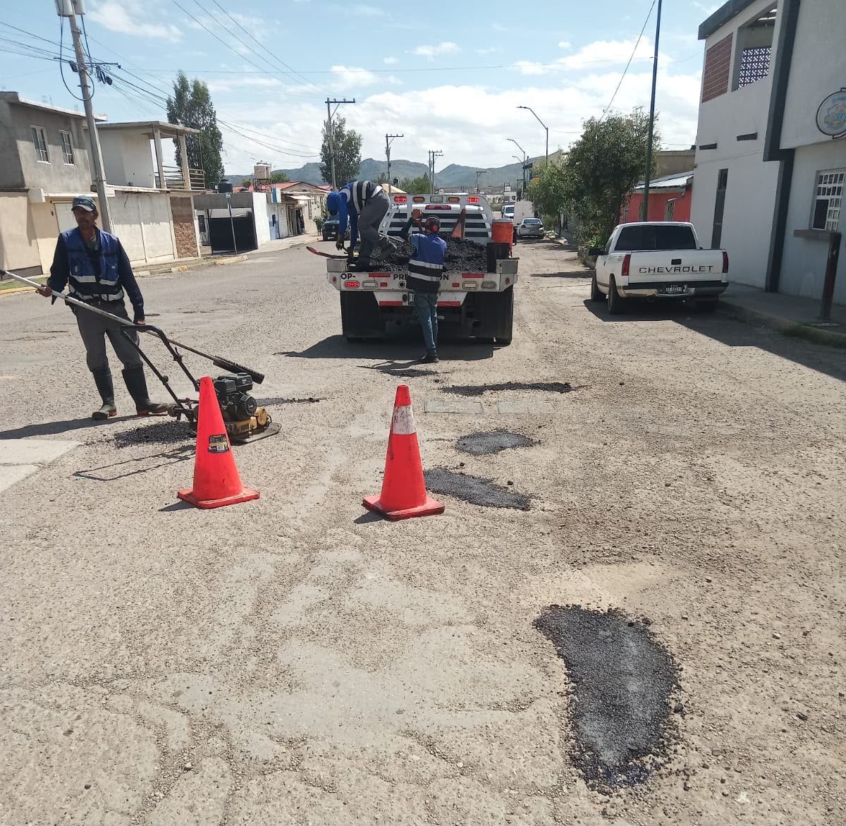 Bacheo, limpieza y retiro de escombro: realizan 96 acciones en Parral
