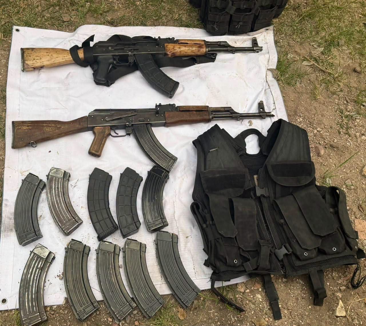 Enfrentamiento entre estatales y civiles armados deja a menor detenido