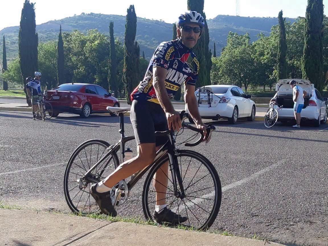 Muere ciclista de 69 años tras 11 días hospitalizado por accidente en Parral