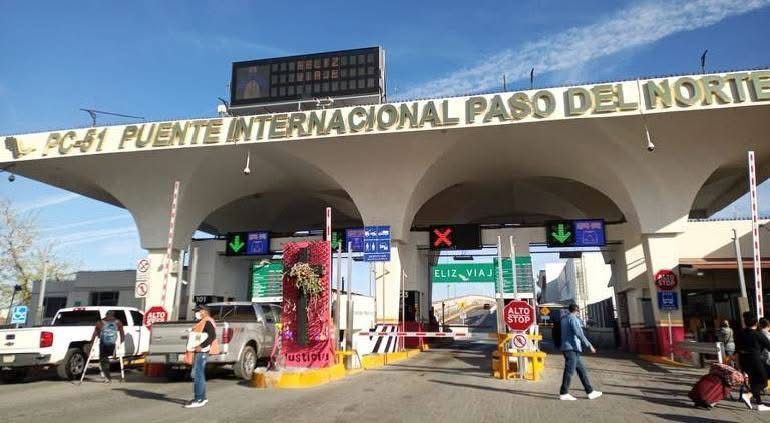 Mujer intentó cruzar a dos menores a El Paso con actas de nacimiento de sus hijos