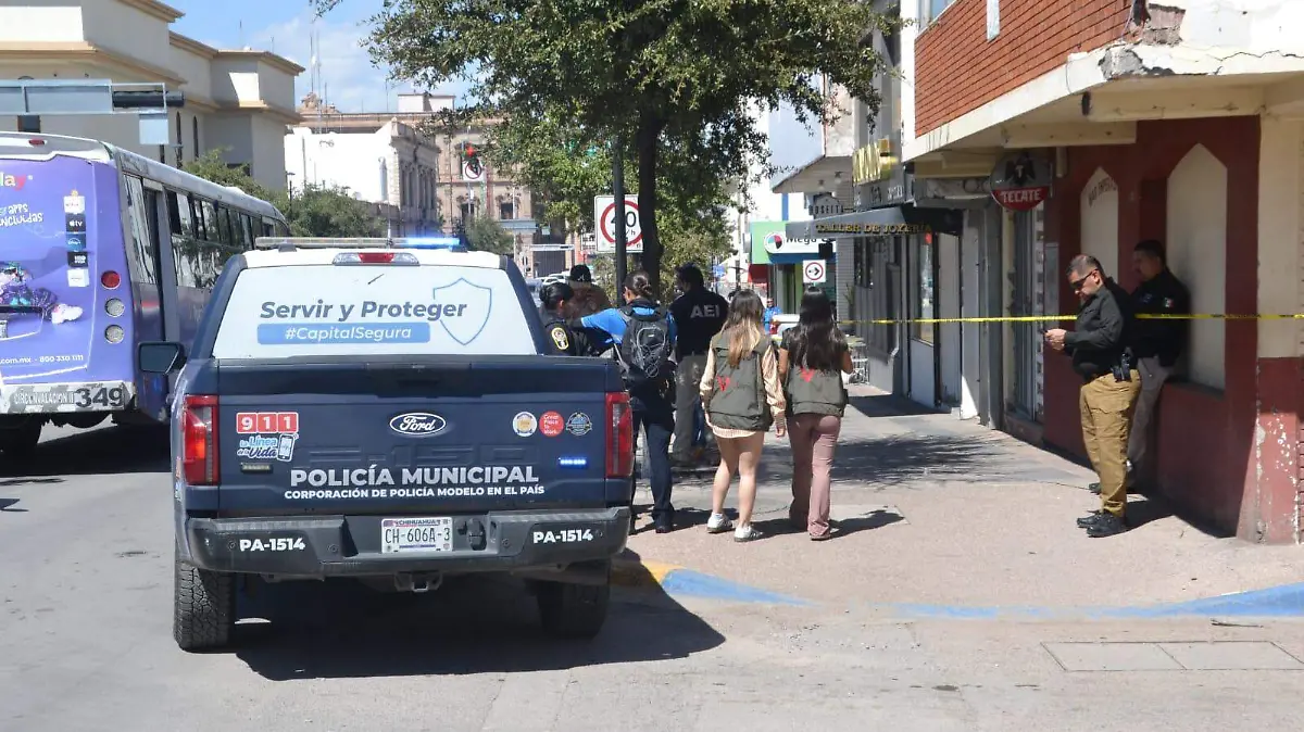 Armados asaltan joyería, amarran al encargado y se llevan millonario botín