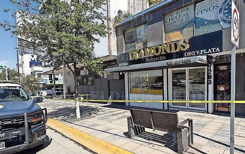 ### Identifican tres vehículos relacionados con millonario robo a joyería; uno era de plataforma
