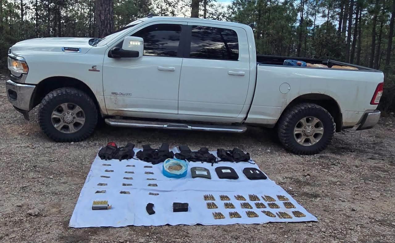 Aseguran cartuchos, chalecos balísticos y camioneta robada en Témoris