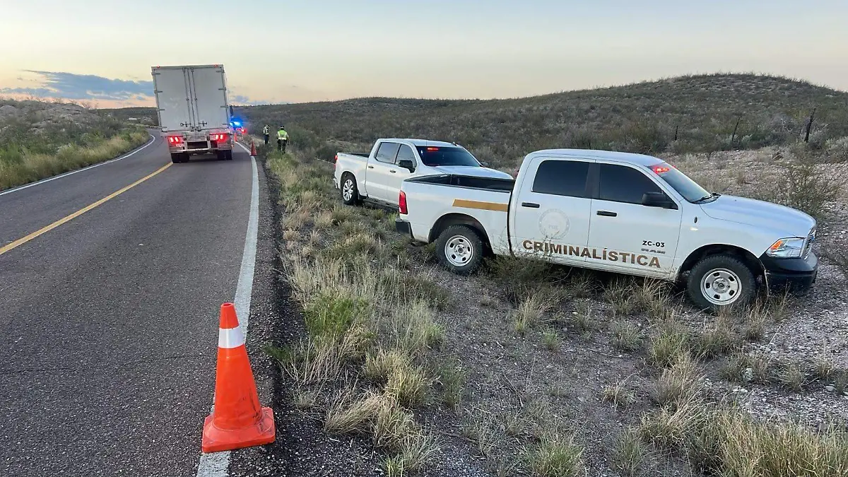 Pierde la vida conductor tras salir del camino en carretera a Parral